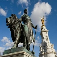 Детайл на статуята на мемориала на кралица Виктория, Бъкингамския дворец, Лондон, Англия Плакат от печат от Уолтър Бибиков