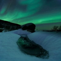 Aurora Borealis над замръзнала река, отпечатък на плакат от Норвегия от Arild Heitmann Stocktrek Images