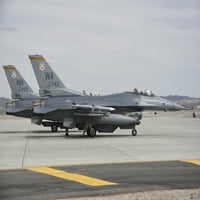 Два самолета на ВВС на ВВС от САЩ от 16-та ескадрила за оръжие, 57-то крило, претърпяват проверки за предфил във военновъздушната база Невада, печат на плаката в Невада